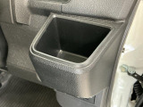 【カップホルダー】お飲み物が手に取りやすい位置に。長時間のドライブには必需品です☆