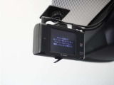 ◆ドライブレコーダー◆映像・音声などを記録する自動車用の装置です。 もしもの事故の際の記録はもちろん、旅行の際の思い出としてドライブの映像を楽しむことができます。