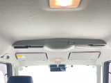 【 後席エアコン 】後席にもエアコンがついておりますので、車内全体を快適な温度に調節いただけます♪