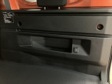 荷室側にも電源ソケットがありますので、電源の取り回しに便利です!!