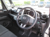 機能的な運転席は運転の妨げにならずストレスを感じさせません。