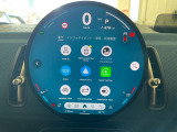 25インチ有機ELの丸型センターディスプレイを装備!タッチパネルにて様々な設定を操作可能に