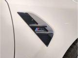 【コックピットシート】BMW車の主役席。車体中央にくる様に配置し車両重心とが一致する事でドライバーと車との一体感あるドライビングを実現。人間工学に基づき形成した形状が長時間のドライブ疲労も軽減します!