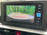【バックカメラ】駐車時に後方がリアルタイム映像で確認できます。大型商業施設や立体駐車場での駐車時や、夜間のバック時に大活躍!運転スキルに関わらず、今や必須となった装備のひとつです!