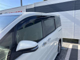 サイドバイザーが付いています