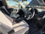 【運転席】座り心地が良いシートなので長時間の運転でも快適にお過ごしいただけます。新品のフロアマットのご注文も可能です。掲載箇所以外にご希望の写真がございましたらお気軽にお問い合わせ下さい。