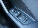 Audi正規ディーラーが高品質をお約束。高度な訓練・教育を受けたAudi専任メカニックが、100項目にもおよぶ精密な点検を実施。すべてクリアしたAudi車だけ、あなたのお手元に届けられるのです