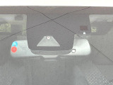 【トヨタセーフティセンス】走行中に前方の車両等を認識し、衝突しそうな時は警報とブレーキで衝突回避と被害軽減をアシスト。より安全にドライブをお楽しみいただけます。