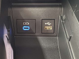 充電用USB端子付き。スマートフォンなどの充電に便利です。