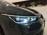 ・まるでガラス細工のようなヘッドライトのデザインです。車種によってデザインが様々ですので是非1度見比べてみてください。