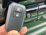 鍵を手元に持っておくことでドアハンドルのスイッチから鍵の開閉ができますよ☆