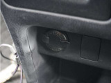 ◆助手席エアバッグ◆SRSエアバッグは、シートベルトだけでは防ぎきれない衝突時の衝撃から乗員を守るための安全装置。衝突時に瞬時に膨らみ、頭部や胸部がダッシュボードに直接衝突するのを防ぎます。