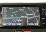 純正7インチSDナビ。CD・DVD・SD・高画質なフルセグTV対応です。ナビ連動のETCを搭載しています。利用日や料金の確認がモニターで出来て便利ですよ。