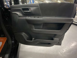 運転席ドアの内張りです。