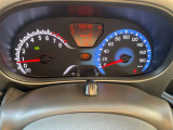 整備スタッフは国家資格を持つプロの整備士です。車検の受入/中間/完成検査と保安基準発行のすべても自社で行います。
