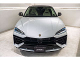 Front splitter in body color, Wiper blades with integrated nozzles