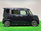 ドアは約90度に開くので荷物も積み込みやすく、乗り降りもしやすい♪ ロングドライブも快適に過ごせる工夫がいっぱいです♪♪