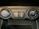 12V/120Wのアクセサリーソケットです。USB接続ソケットもございます。