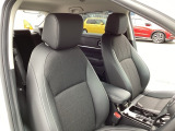 シートはフィット性も良く、楽な運転姿勢を保てます。シートヒーター付き!直接体を温てくれるので寒い日の運転も快適です。