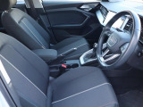 Audi正規ディーラーが高品質をお約束。高度な訓練・教育を受けたAudi専任メカニックが、100項目にもおよぶ精密な点検を実施。すべてクリアしたAudi車だけ、あなたのお手元に届けられるのです