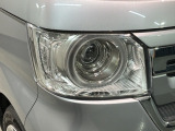 LEDヘッドライトは、点灯の瞬間から最大光量を発揮し、突然暗くなるトンネルなどでの安定感を高めます。