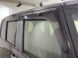 ★ドアバイザー★雨天時に窓を開けても濡れにくく車内に雨が入り込むのを防ぎながら換気ができます(^^♪