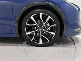 タイヤサイズは(195/50R19)で純正アルミホイールです。