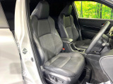 運転席まわりには十分なスペースがあり、大柄な方でもゆったり運転していただける環境です。