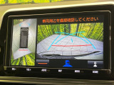 【パノラミックビューモニター】専用のカメラにより、上から見下ろしたような視点で360度クルマの周囲を確認することができます☆死角部分も確認しやすく、狭い場所での切り返しや駐車もスムーズに行えます。