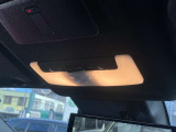 優しいルームランプが車内を照らしてくれます。