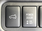 【パワーバックドア】スマートキーや運転席のボタンを押すだけでリアゲートが自動で開閉します!荷物を持っている時や、高い位置にあるバックドアを閉める際に便利な機能です♪