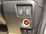 【両側パワースライドドア】です。リモコンや運転席のスイッチ操作で楽々自動開閉。