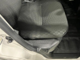 痛みの出やすい運転席シートの角、フロアマット、座面、ともに良好です