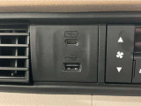 USBオーディオ用ソケットがついていますので携帯電話などを接続すれば音楽等の再生が可能です!