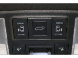 両側電動スライドドアはドアの直接操作以外にも運転席からのスイッチ操作やリモコン操作でも開閉が可能!狭い駐車場などでもドアの開閉が楽々・安心ですね!