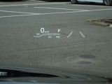 カラーヘッドアップディスプレイ付き。少ない視線移動で情報を確認できるので、運転の疲労軽減に繋がりますよ♪