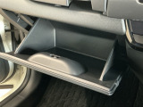 【グローブボックス】収納スペースが沢山あるので車内が散らからずに助かります。ちょっとした物を入れるのにいいですね♪