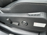 運転席はメモリー機能付きのパワーシート