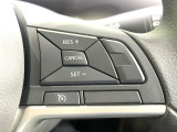 【クルーズコントロール】高速道路もラクラク走行。アクセルを離しても一定速度で走行ができ、長距離運転時の負担を軽減!加速・減速も簡単なスイッチ操作で調整できます。