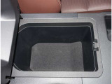 お車の取扱説明書・メンテナンスノート(記録簿)も御座います。トヨタのディーラーで安心を買って下さい。当社は無理な勧誘は致しません。まずはお客様からのお問い合わせを心よりお待ちしております。