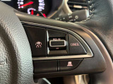 全車速追従機能付のアダプティブクルーズコントロール搭載車となっております。設定した車間距離を保ちながら加速・減速、さらに自動追従をすることで、運転操作の負担を軽減します。