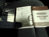 車両の取り扱い説明書とナビゲーションの取り扱い説明書は共に揃っております。