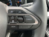 レーダークルーズコントロール(全車速追従機能付)付きです。車速に応じて追従支援してくれるので、ロングドライブも快適です。詳細は販売店スタッフまでおたずねください。