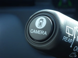 ★マルチビューカメラ★ワイパーレバー先端の「CAMERAスイッチ」を押すことで、車を上空から見下ろしたような映像をカーナビ画面に映し出し、車庫入れや縦列駐車をサポートしてくれます♪