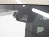 ◆Honda SENSING◆ カメラ等装置で精度の高い検知能力を発揮、安全運転を支援します。ステアリング上のコントローラーに注目!
