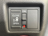 【両側スライドドア】駐車場で隣の車との間隔が狭く乗りにくい時、スライドドアなら安心!ドアオープン時も幅を取らず、開口部が広いので乗り降りがとっても簡単です。大きな荷物の出し入れも後席から可能♪