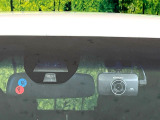 【ホンダセンシング】走行中に前方の車両等を認識し、衝突しそうな時は警報とブレーキで衝突回避と被害軽減をアシスト。より安全にドライブをお楽しみいただけます。