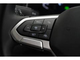 【ステアリング左側】ACCなどの運転支援の操作のスイッチ類です。ACCは高速道路などで前に走る車との距離を保ちながら追従走行する運転支援システムです。