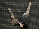 リモコンキーでドアの施錠・解錠が遠隔操作可能で、雨降りでも離れた場所から操作できます。