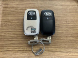【スマートキー】 スマートキーを携帯していれば、ドアハンドルのボタンを押すだけでロックの解除ができます。